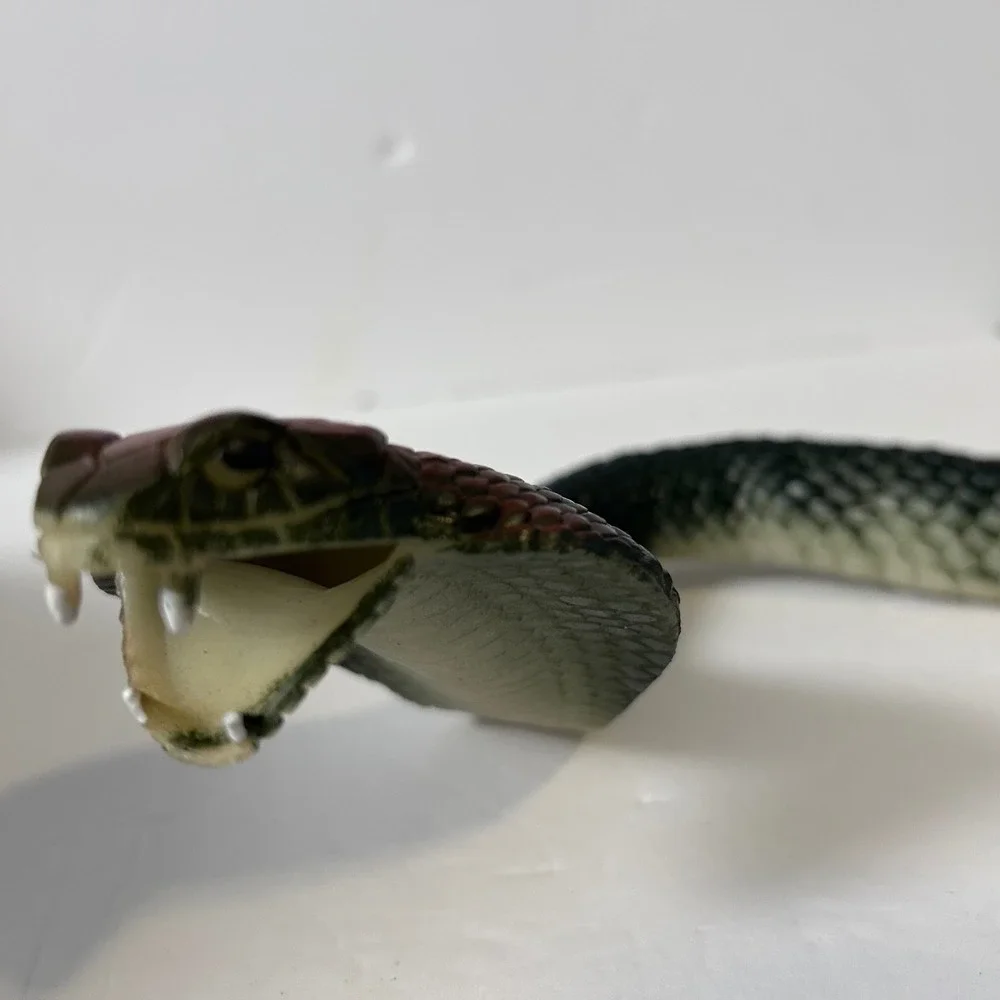 Realistic Rubber King Cobra Snake Toy 38 Inch Halloween Prop Garden Deterrent